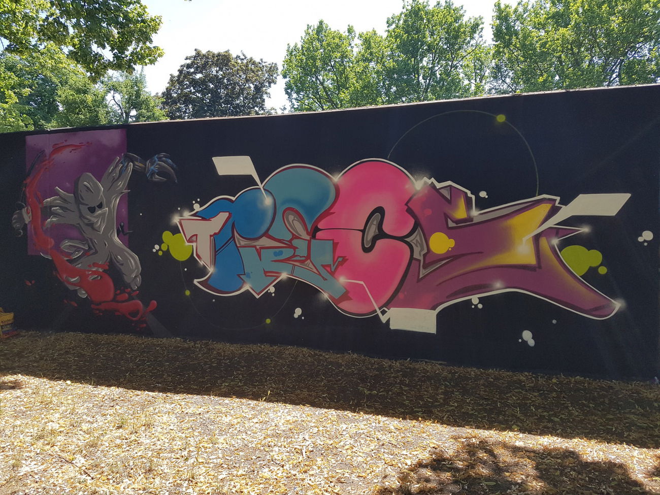 Graffiti Wall in Berlin - Photo by TI13BERLIN - Heps, Atzpac, AOT (2018)