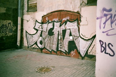 Graffiti Wall in Saint-P. - Photo by TOCKA