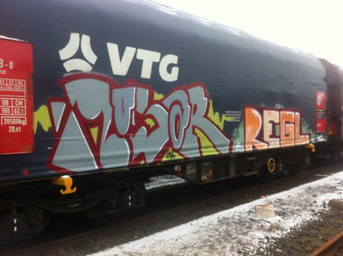 Graffiti Train - Photo by Taccos - mosar, regl, dsl (2013)