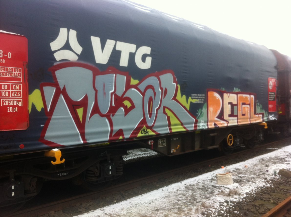 Graffiti Train - Photo by Taccos - mosar, regl, dsl (2013)