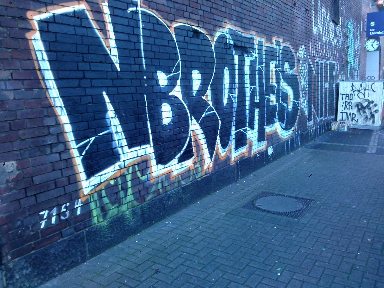 Graffiti Bombing - Photo by TagHagel - NBROTHELS, NBR, OTHELS