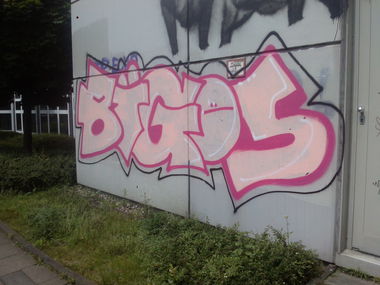 Graffiti Bombing - Photo by TagHagel - bigos, sugar, hs