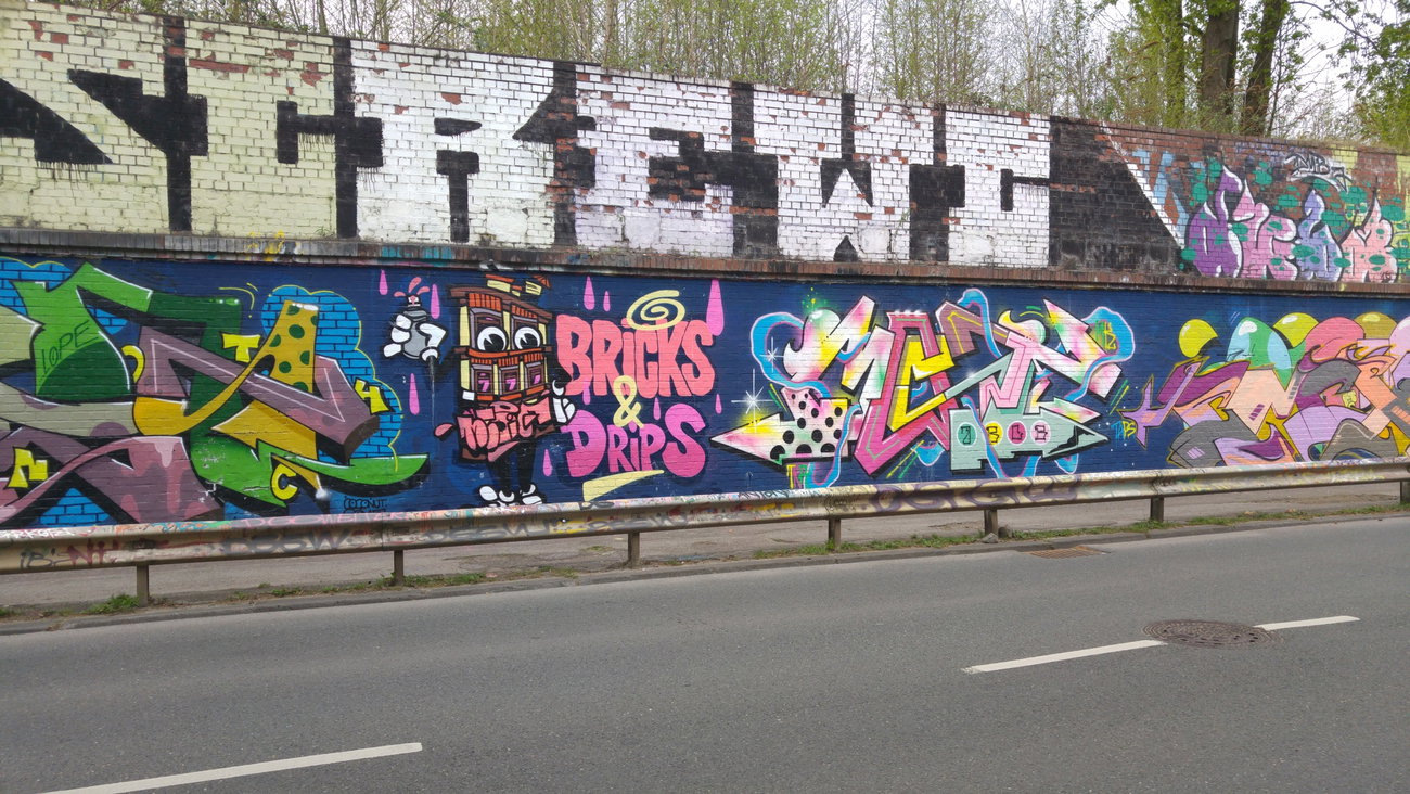 Graffiti Wall - Photo by TagHagel - shat, shad, shet (2017)