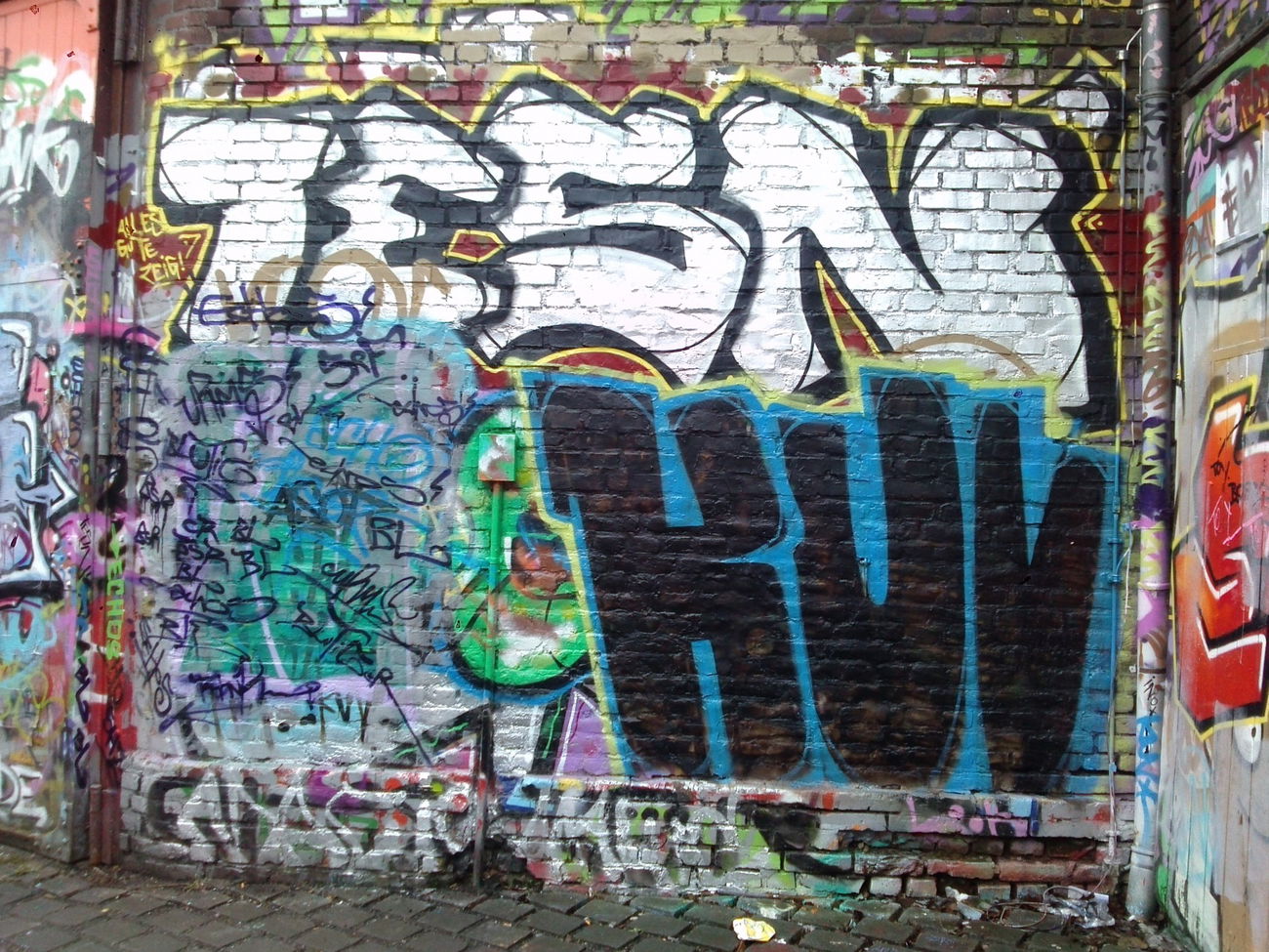 Graffiti Bombing - Photo by TagHagel - TESN, PUN, KUV