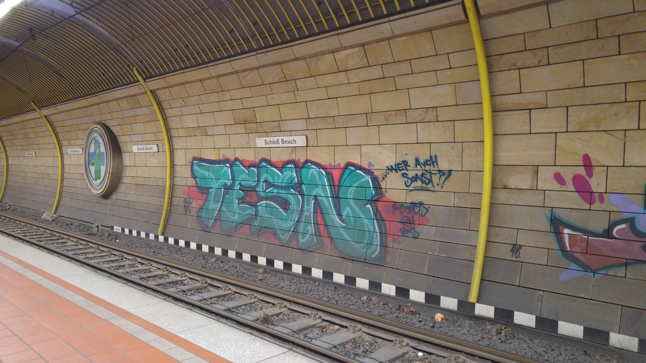 Graffiti Bombing - Photo by TagHagel - Tesn, zeig, pvn (2017)