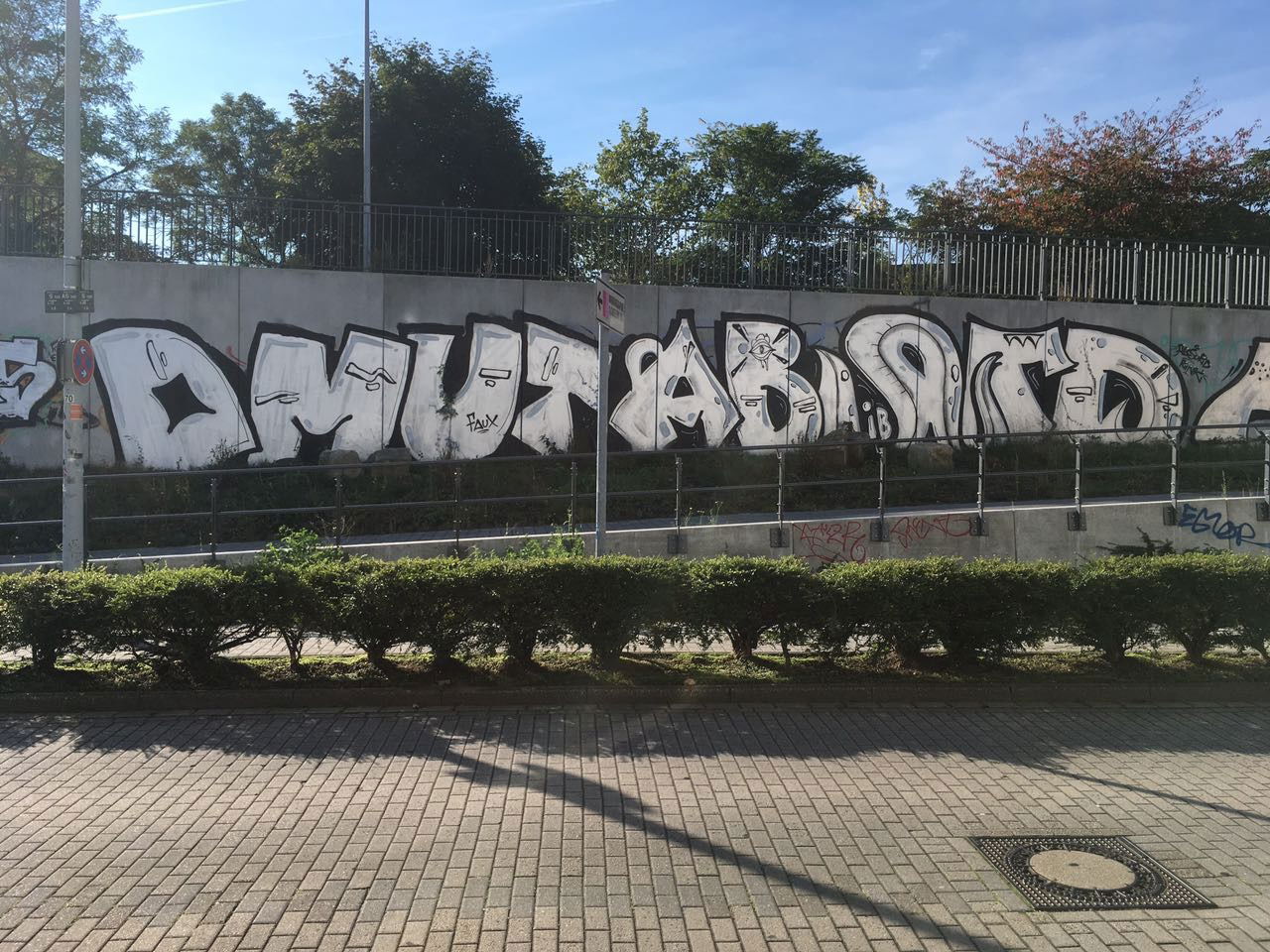 Graffiti Bombing - Photo by TagHagel - Dmut, demut, absurd (2017)