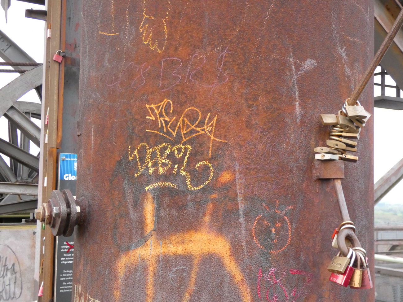 Graffiti Artwork - Photo by TagHagel - Teuba, Debil, Cva