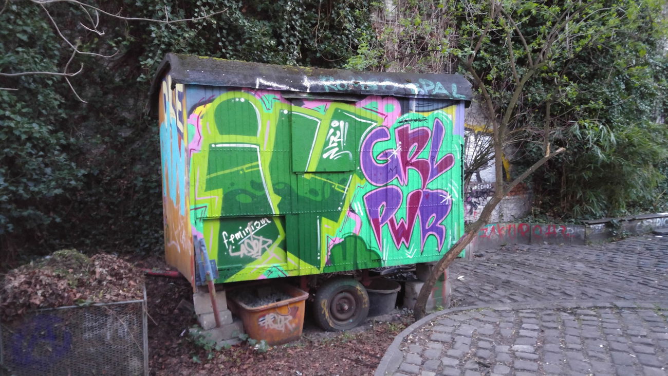 Graffiti Bombing - Photo by TagHagel - Iy, grl, pwr (2017)