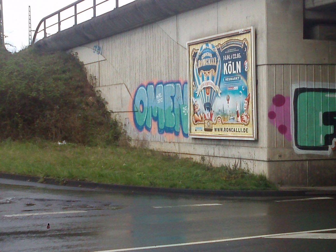 Graffiti Bombing - Photo by TagHagel - omen, dfv, köln