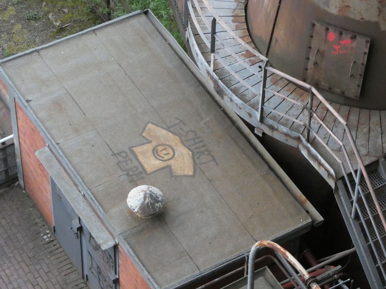 Graffiti Artwork - Photo by TagHagel - Tshirt, Perm, shirt