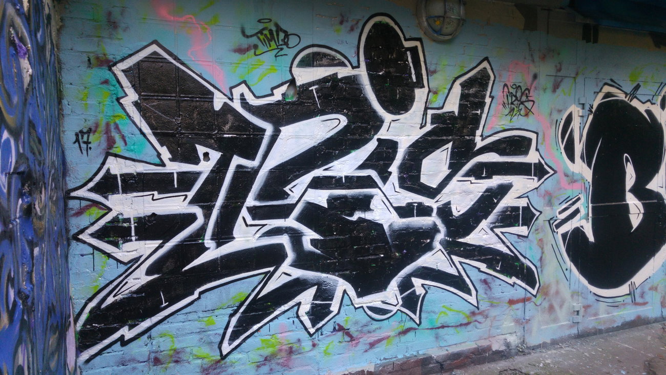 Graffiti Wall - Photo by TagHagel - Tris, bl, blutig (2017)