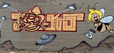 Graffiti Wall - Photo by Takoe - tako, amc (2012)