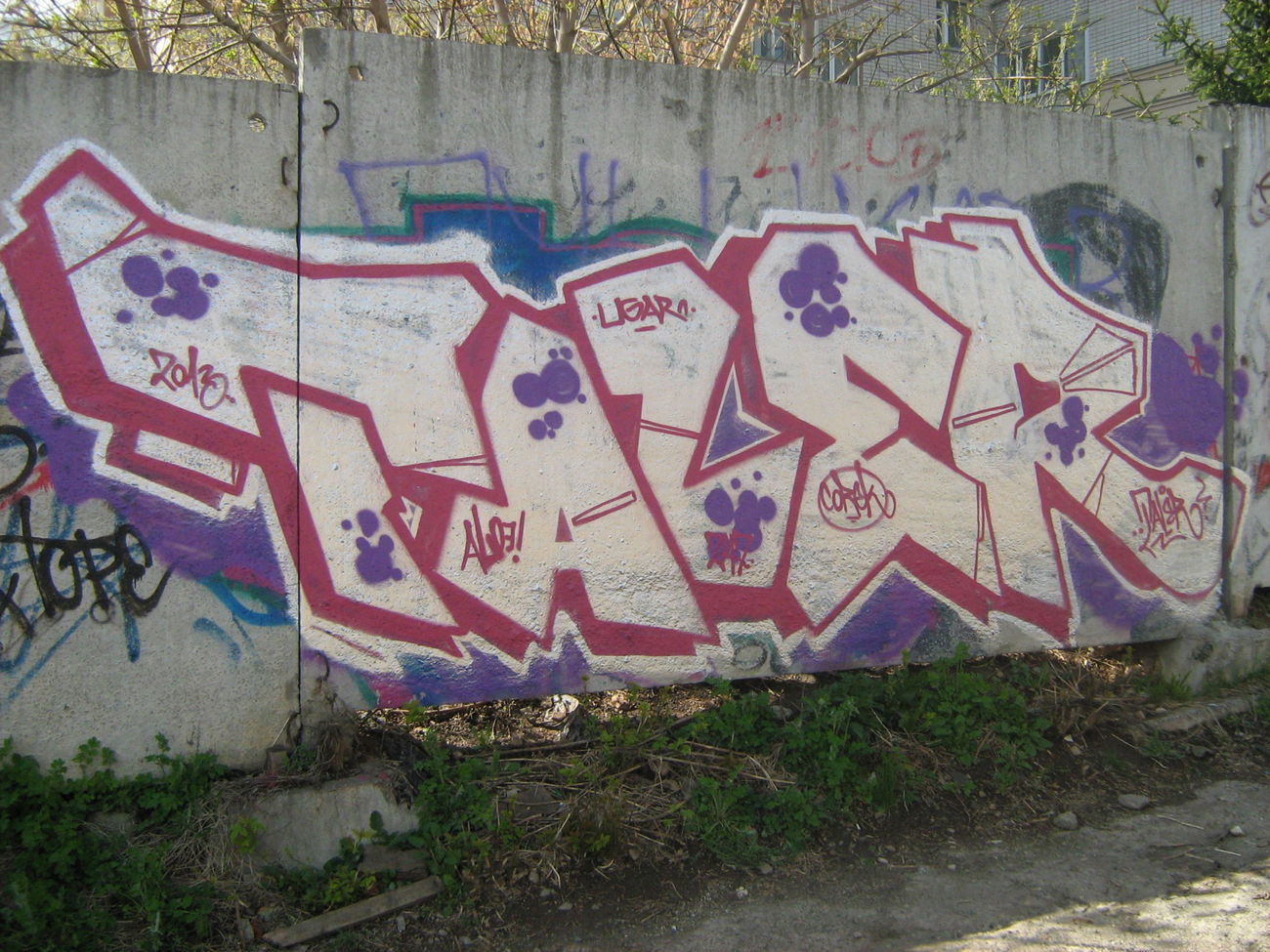 Graffiti Wall - Photo by Tale