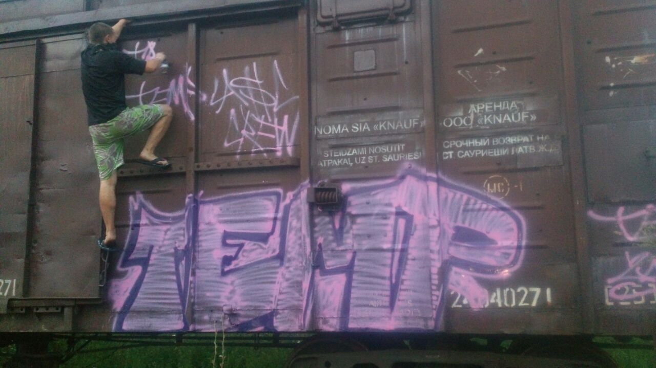 Graffiti Train - Photo by Tampalasc