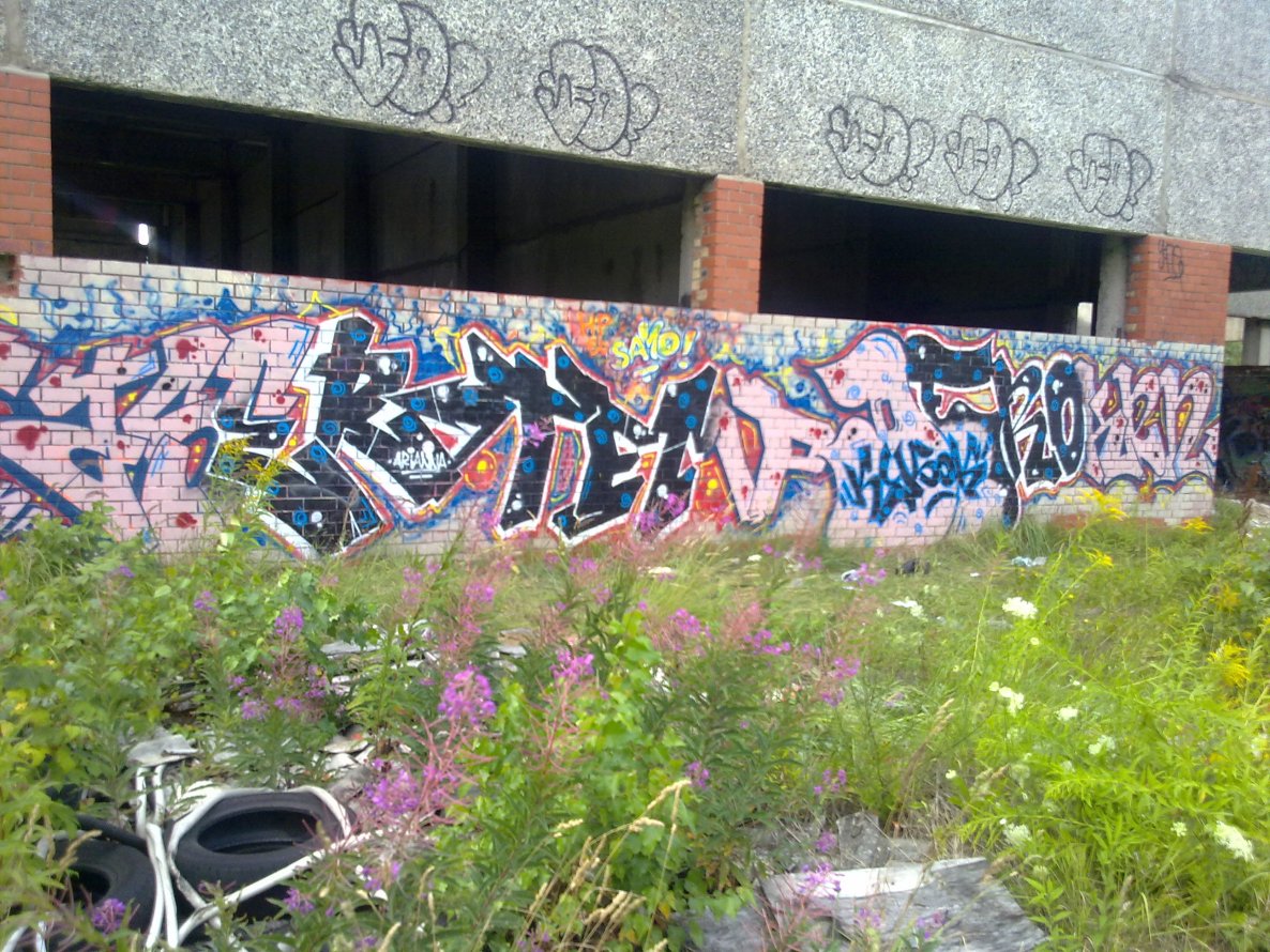 Graffiti Wall - Photo by Tampalasc