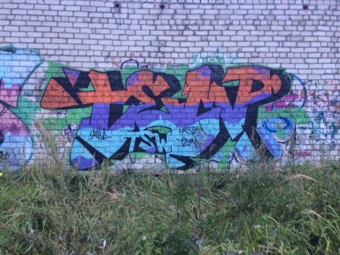 Graffiti Wall - Photo by Tampalasc