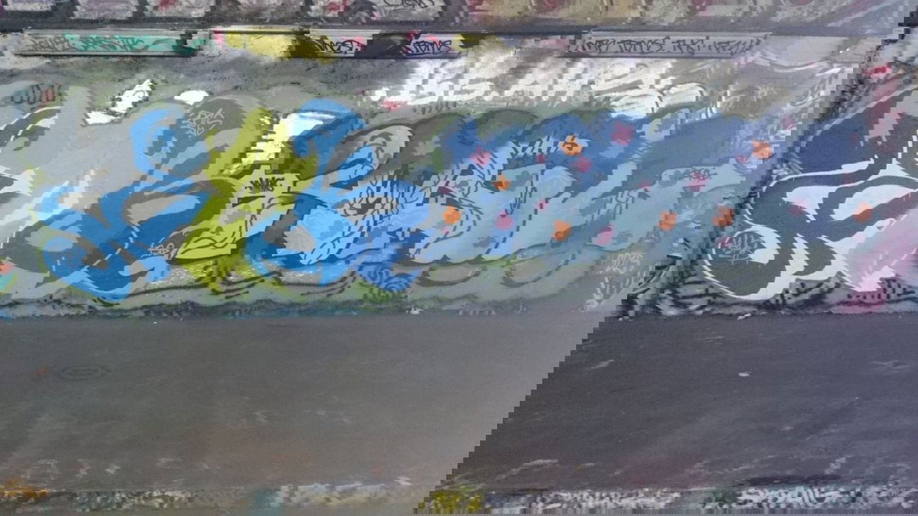 Graffiti Wall in London - Photo by TangoBastard - Zemk, 30Bit, AHS (2015)