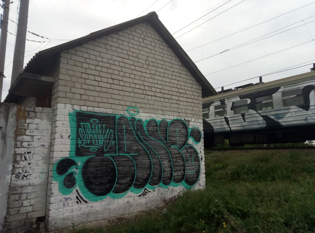 Graffiti Bombing - Photo by Tank27 - throws