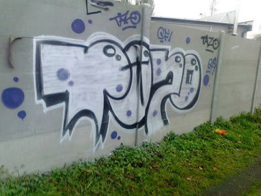 Graffiti Bombing in Police - Photo by Tazik1
