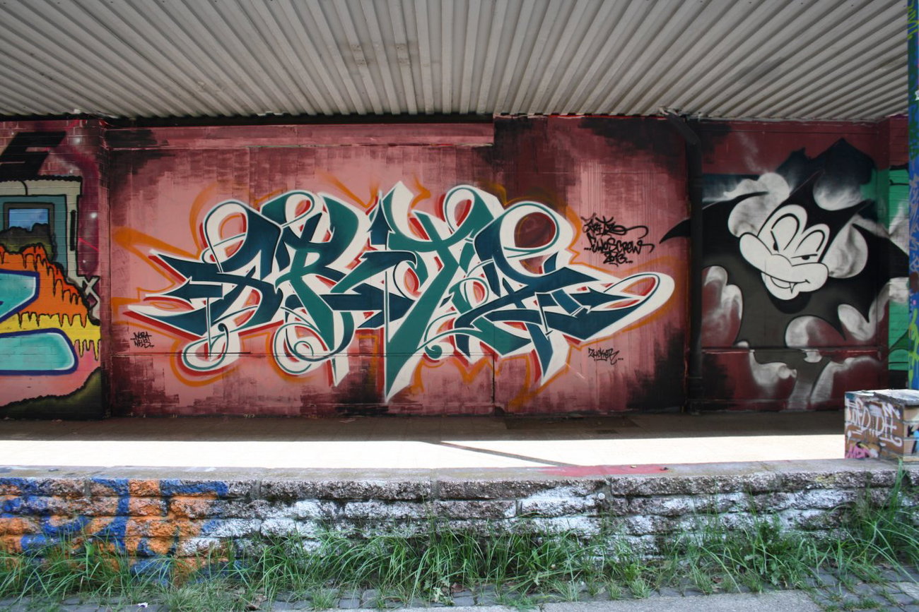 Graffiti Wall - Photo by TeamEwos (2013)