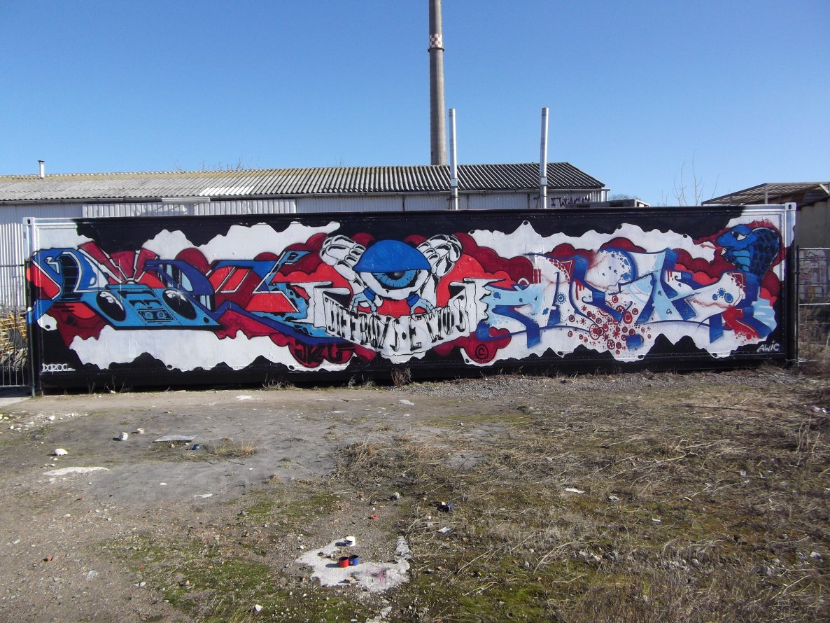 Graffiti Wall - Photo by TeamEwos (2013)