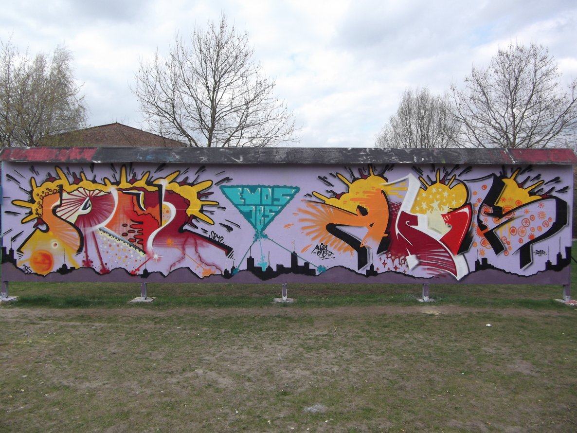 Graffiti Wall - Photo by TeamEwos - Sris, Awik (2013)