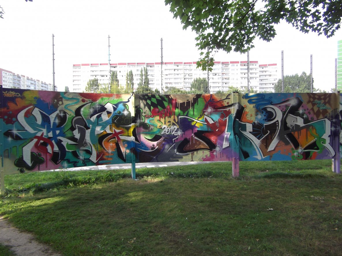 Graffiti Wall - Photo by TeamEwos (2012)