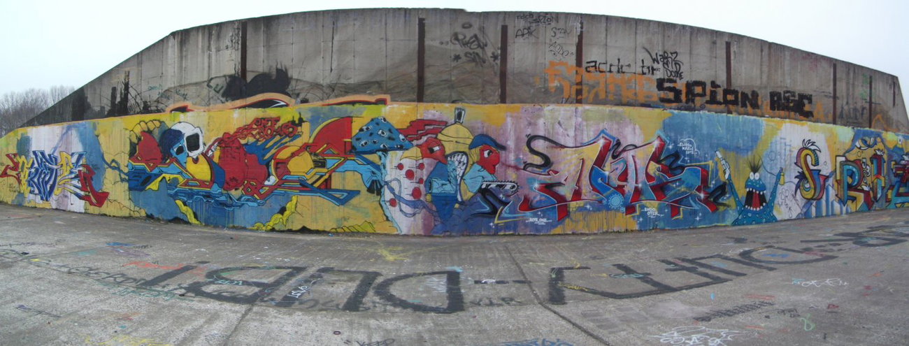 Graffiti Wall - Photo by TeamEwos (2012)