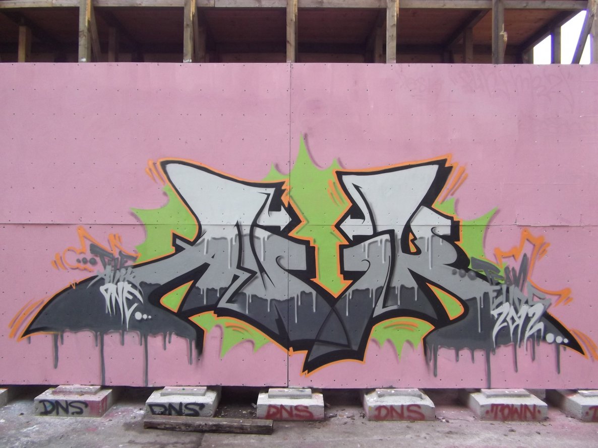 Graffiti Wall - Photo by TeamEwos (2012)