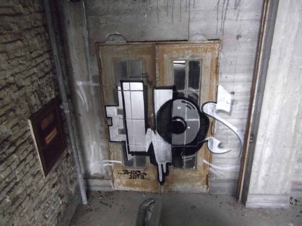 Graffiti Wall - Photo by TeamEwos (2013)