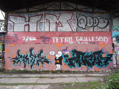 Graffiti Wall - Photo by TeamEwos - Fritz, Awyk (2012)