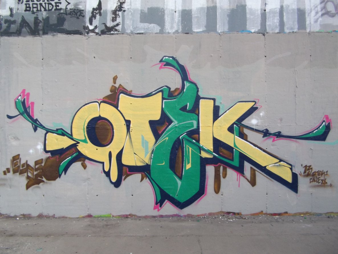 Graffiti Wall - Photo by TeamEwos (2013)