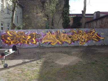 Graffiti Wall - Photo by TeamEwos - Ewos, crew (2011)