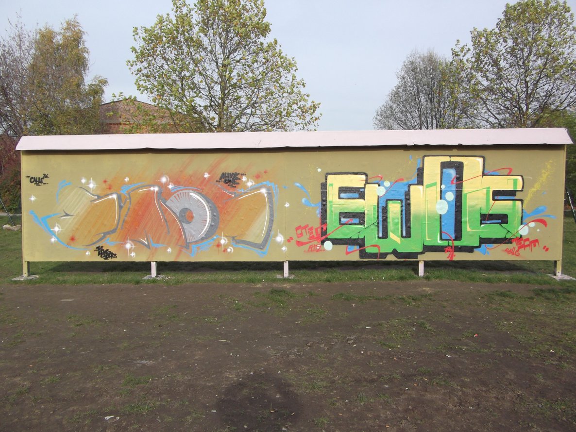 Graffiti Wall - Photo by TeamEwos - Ewos (2013)