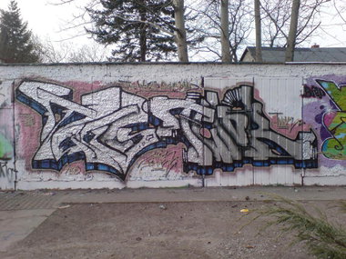 Graffiti Wall - Photo by TeamEwos - Ewos (2008)