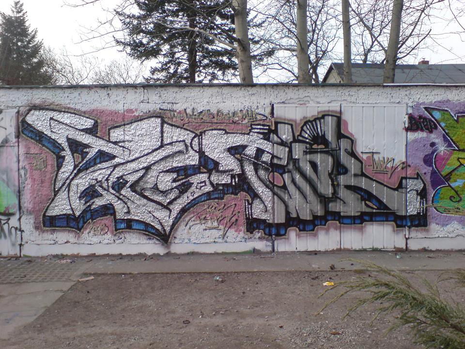 Graffiti Wall - Photo by TeamEwos - Ewos (2008)