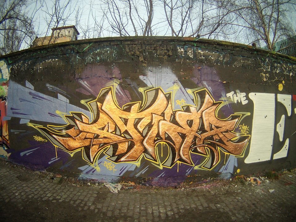 Graffiti Wall - Photo by TeamEwos (2014)