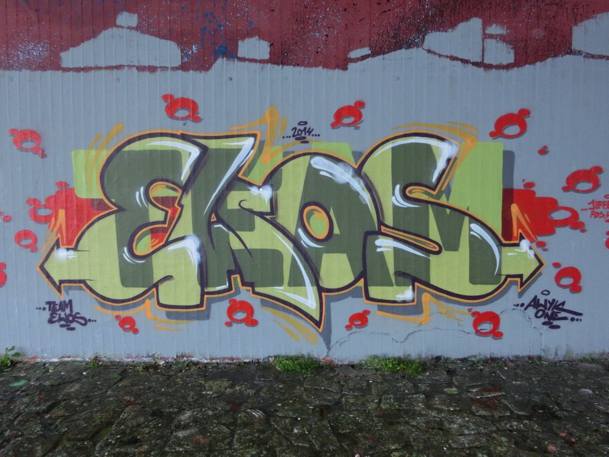 Graffiti Wall - Photo by TeamEwos - Ewos (2014)