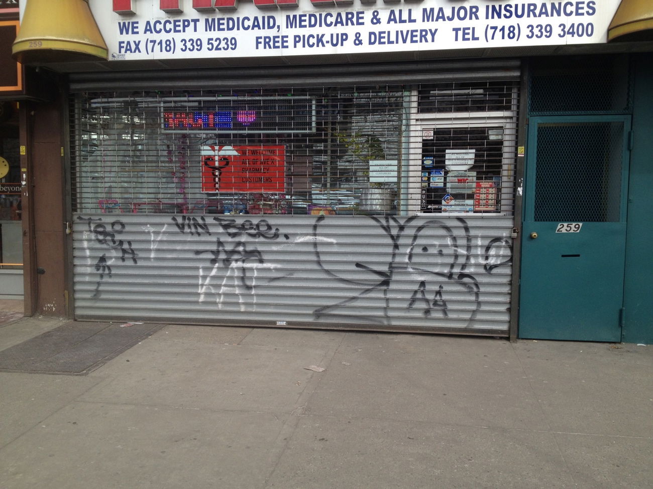 Graffiti Wall - Photo by Techone - Tech, vin, b