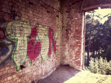 Graffiti Bombing in Saint Petersburg - Photo by Tezor - tesr, tesor, tezor (2013)