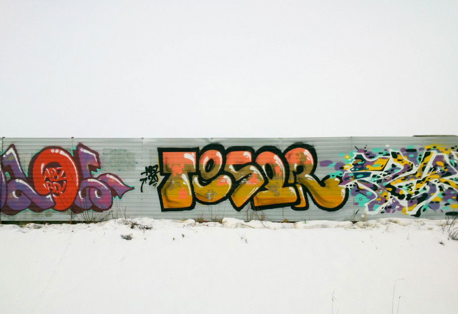 Graffiti Wall in Saint-P - Photo by Tezor (2013)