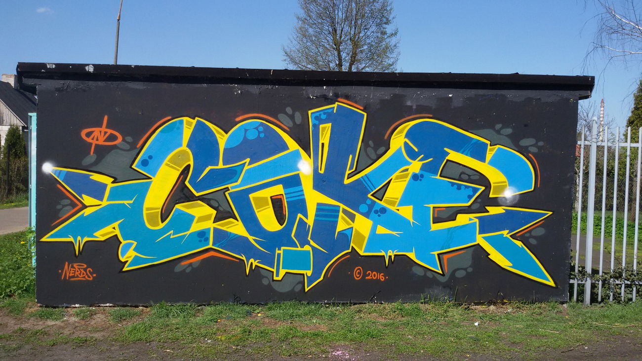 Graffiti Wall in Toruń - Photo by TheCokesOne - coke, nerdsCrew, 2arrows (2016)