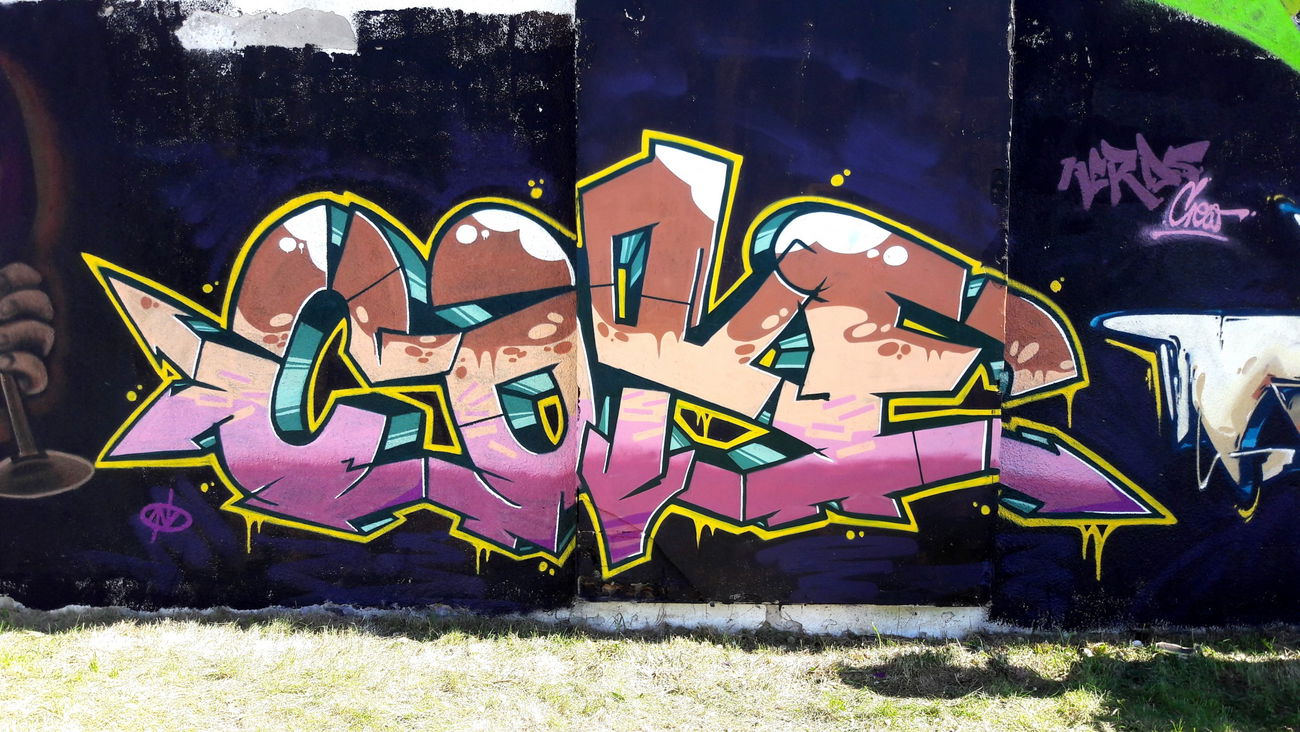 Graffiti Wall in Toruń - Photo by TheCokesOne - coke, 2arrows, nerdscrew (2017)
