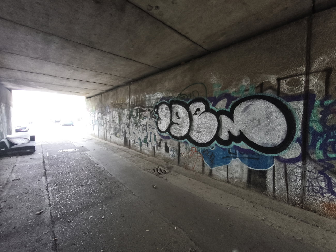 Graffiti Bombing - Photo by TheWallHunter - leipzig, idem