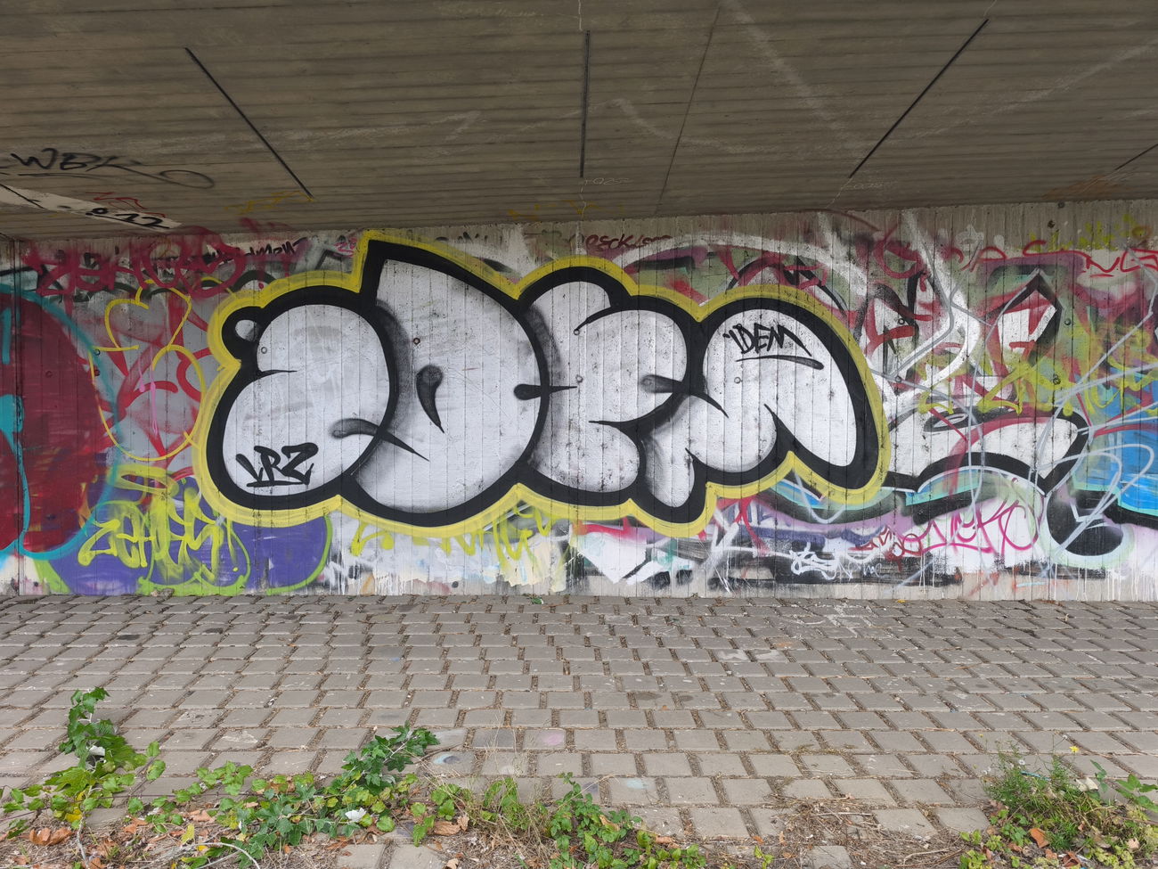 Graffiti Bombing in Drehort - Photo by TheWallHunter - leipzig