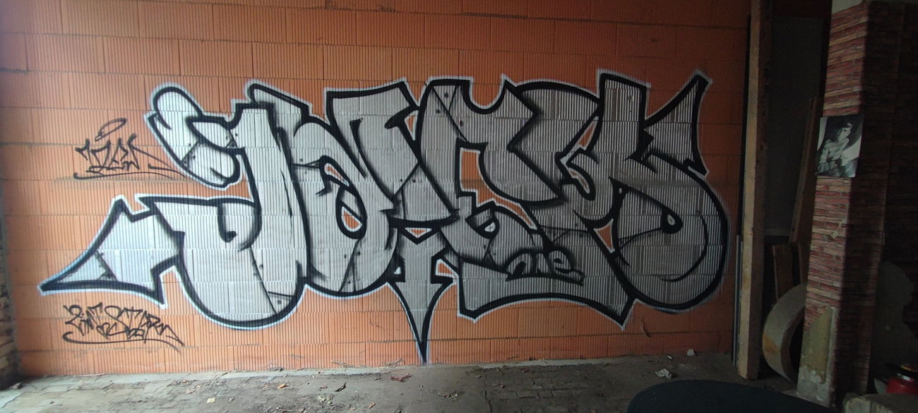 Graffiti Wall - Photo by TheWallHunter - idem, graffiti, style