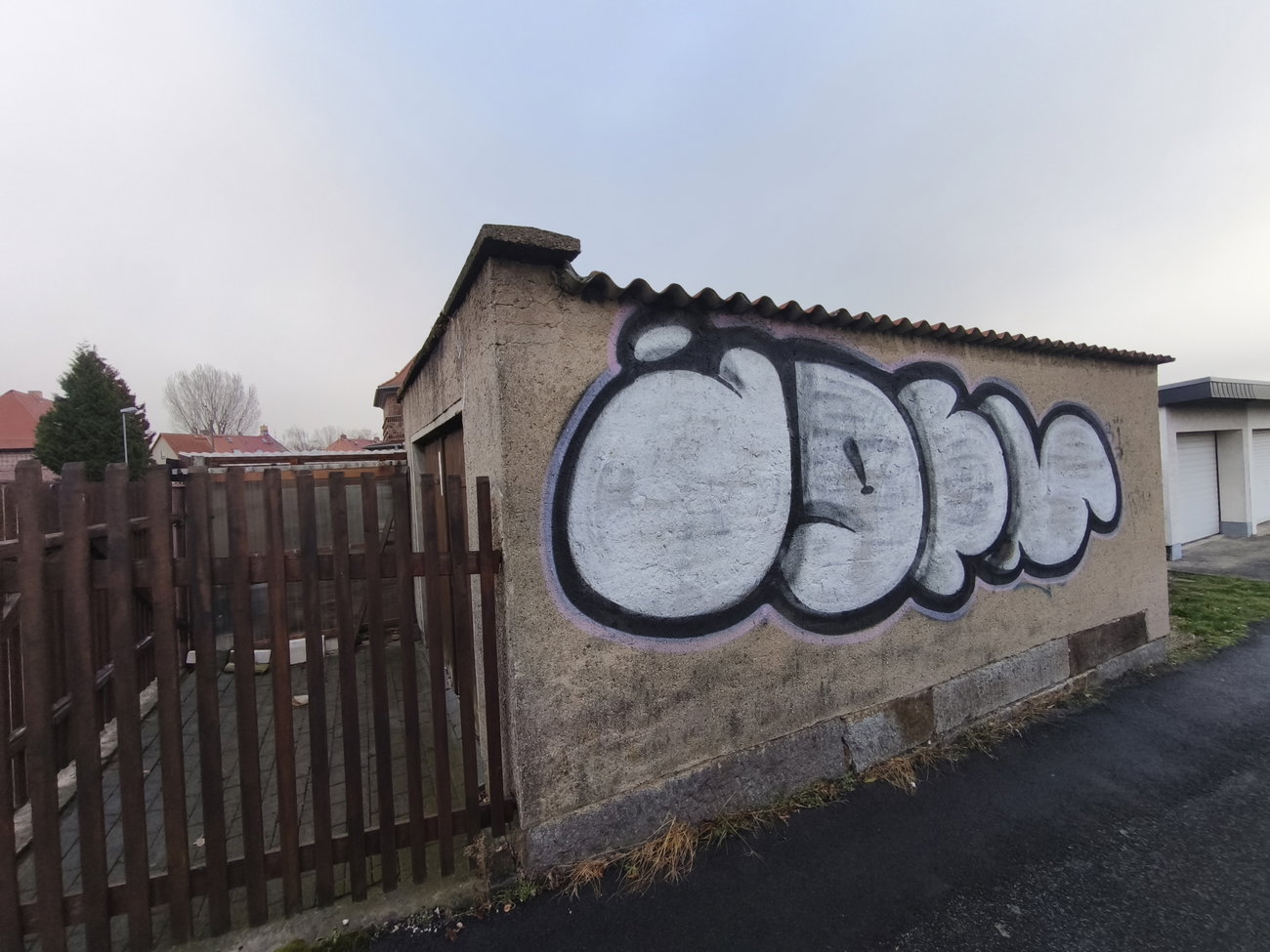 Graffiti Bombing - Photo by TheWallHunter - leipzig, idem, bombing