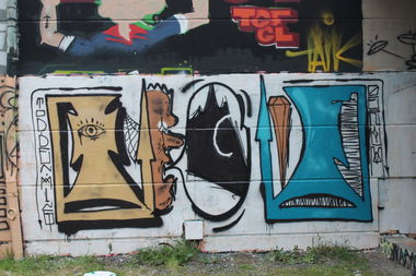 Graffiti Wall - Photo by ThuGliFe - TGF