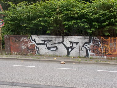 Graffiti Bombing in Hamburg - Photo by TiKeR - 37, REBOK (2015)