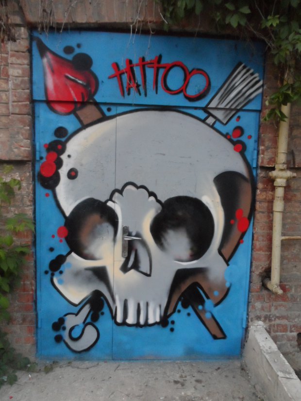 Graffiti Wall - Photo by Tickie - tattoo, studio, tickie (2014)